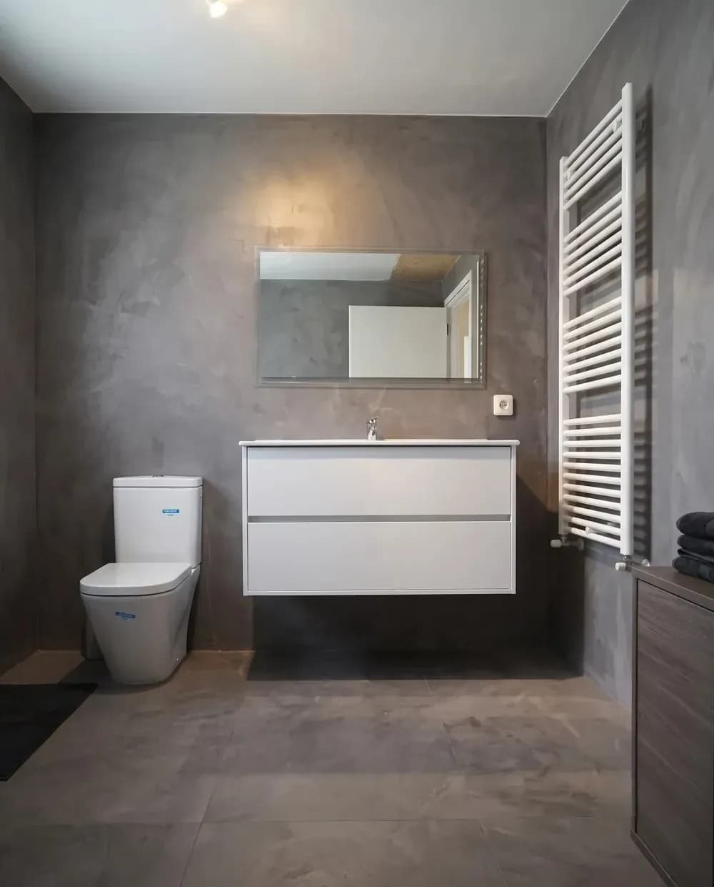 Baño renovado en microcemento