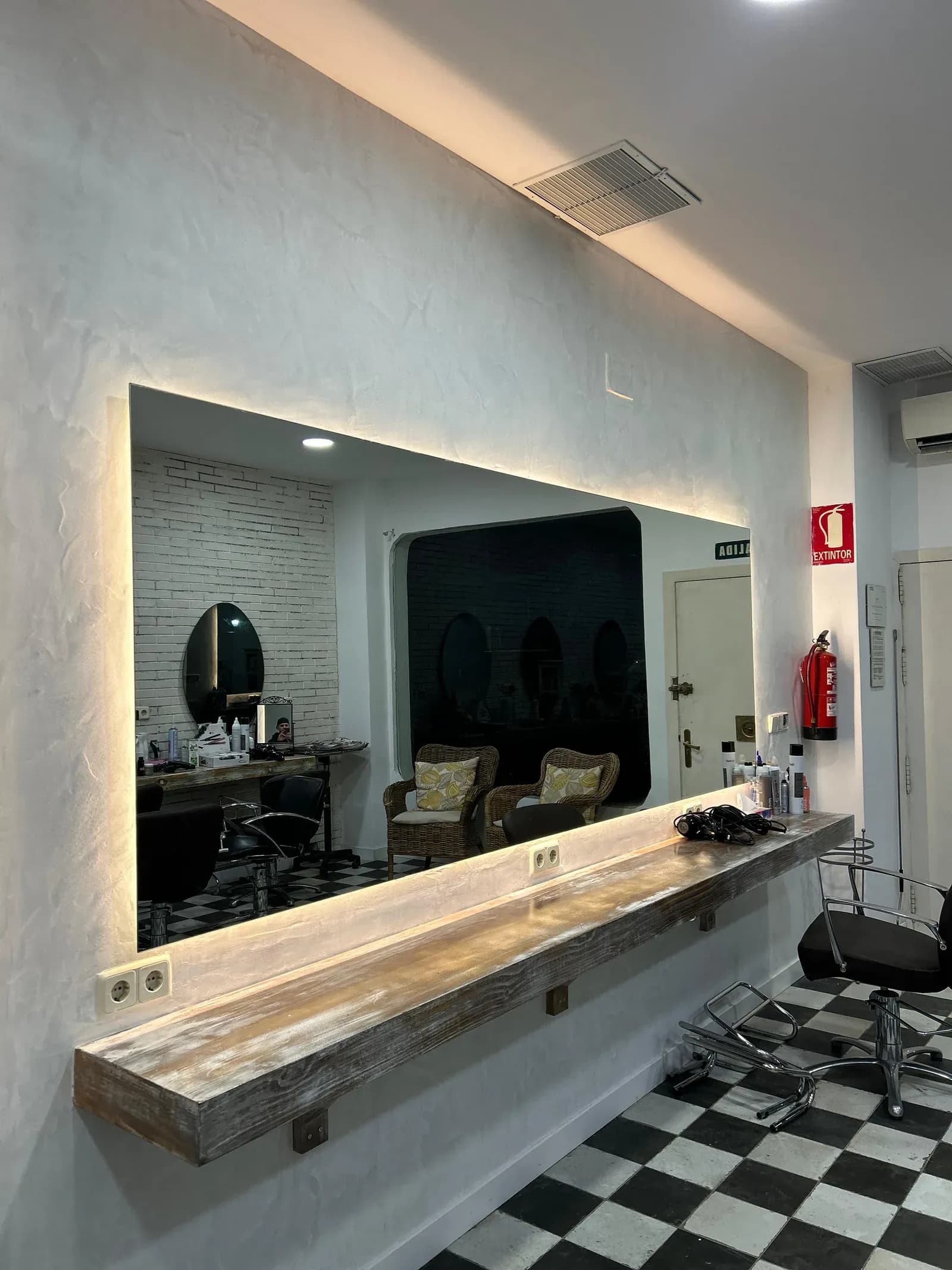 Local comercial revestido en microcemento